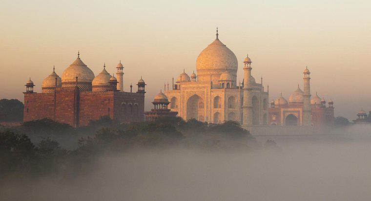 ¿Cuántas personas se necesitaron para construir el Taj Mahal?