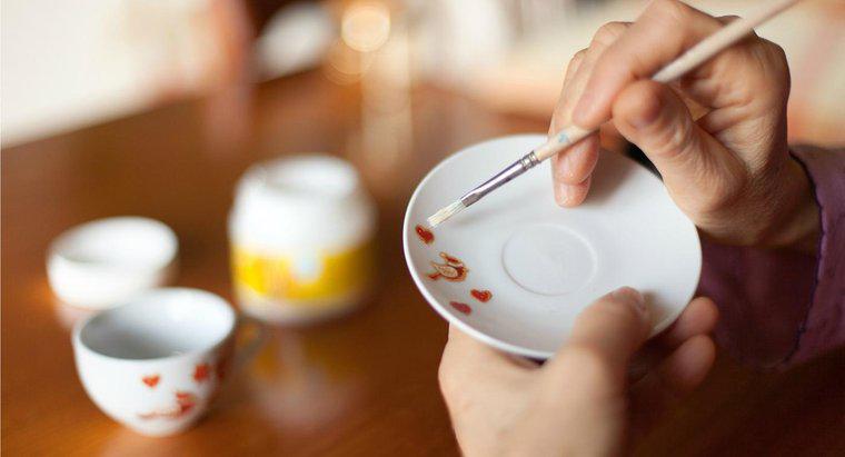 ¿Cómo hacer placas de cerámica pintadas a mano?