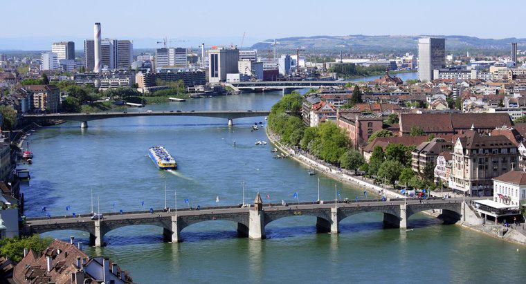 ¿En qué países corre el río Rin?