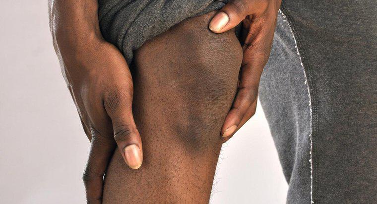 ¿Cuáles son algunas causas de dolor punzante en la parte superior de la rodilla?