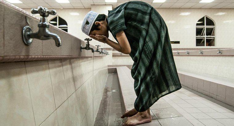 ¿Por qué los musulmanes se lavan antes de orar?
