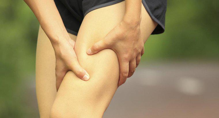 ¿Qué causa los calambres musculares en el muslo?