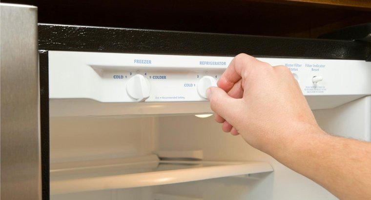 ¿Qué causa el efecto de enfriamiento dentro de los refrigeradores?