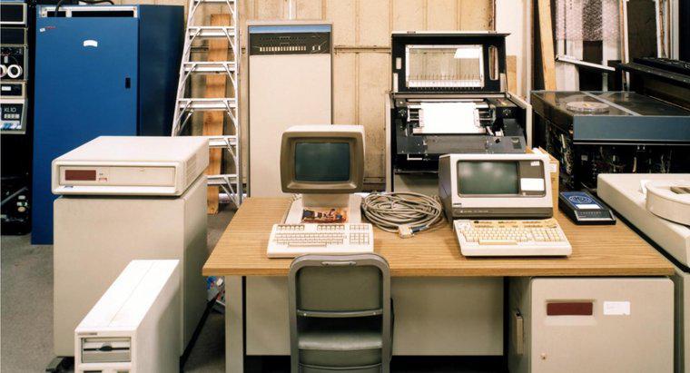 ¿Cuándo salió la primera computadora?
