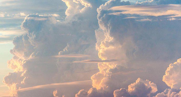 ¿Cuáles son las tres clasificaciones principales para las nubes?