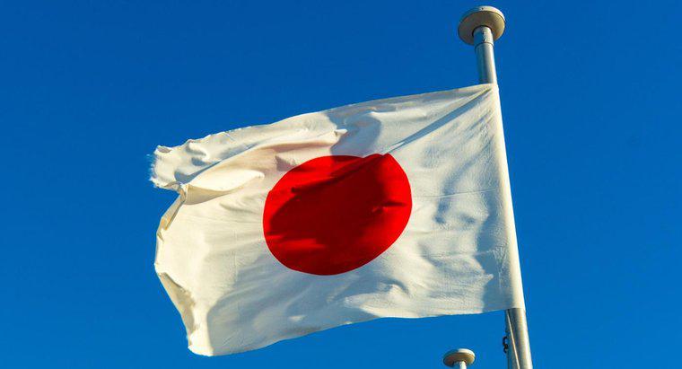 ¿Qué representan el color y el símbolo en la bandera de Japón?