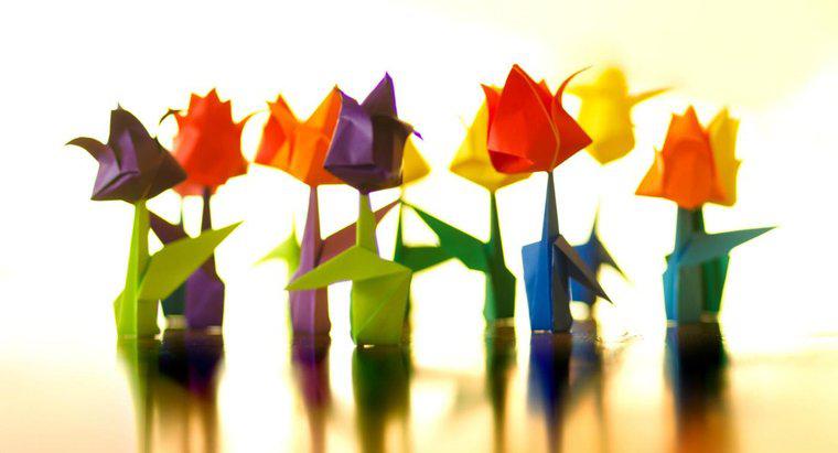 ¿Cómo doblar una flor de origami simple?