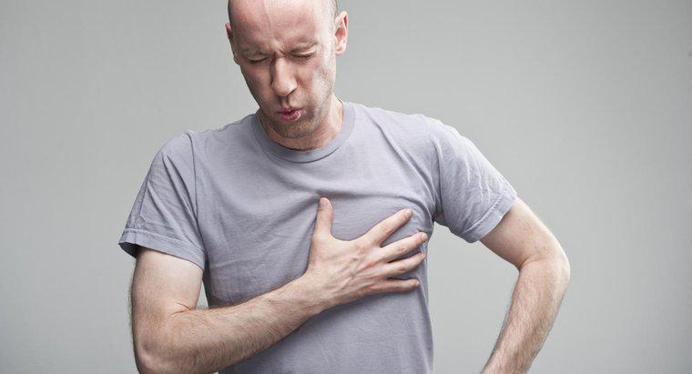 ¿Qué puede causar dolores de gas en el pecho?