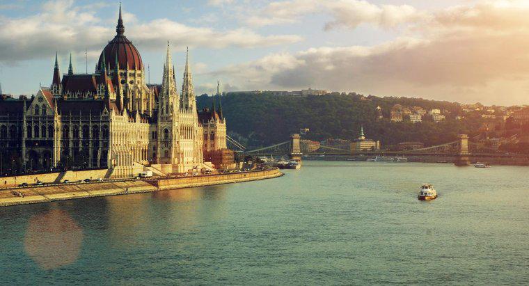 ¿Qué ciudades capitales se paran en el río Danubio?