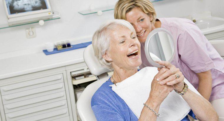 ¿Dónde puede encontrar una lista de planes dentales de bajo costo para personas mayores?