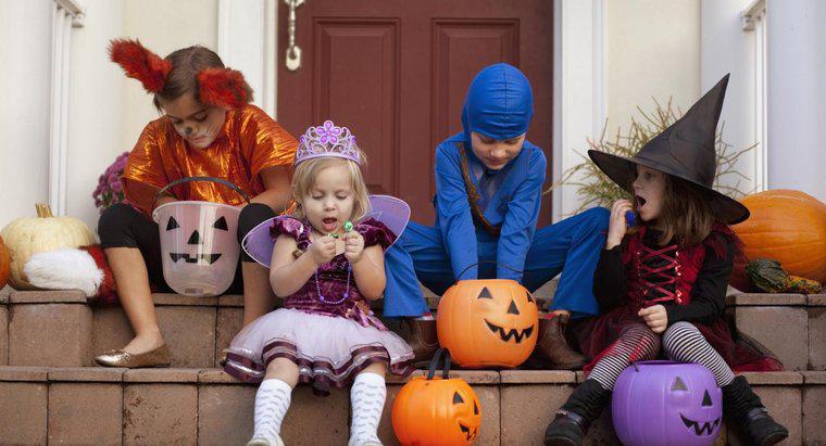 ¿Cómo "truco o trato" se convirtió en parte de Halloween?