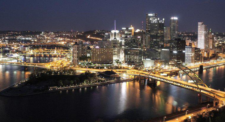 ¿Qué tres ríos se reúnen en Pittsburgh?
