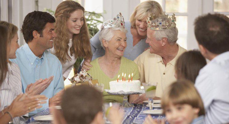 ¿Cuál es una buena manera de celebrar el 50 aniversario de boda de tus padres?