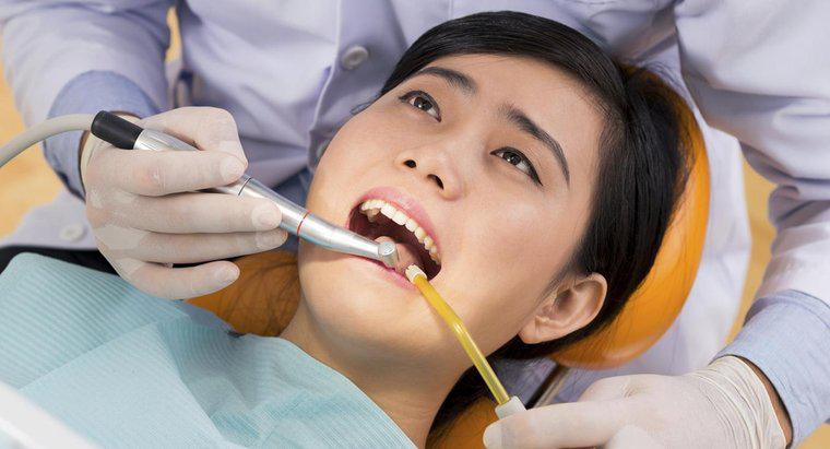 ¿Cómo arreglar un diente suelto?