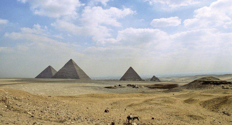 ¿Cuándo nació el rey Khufu y cuándo murió?