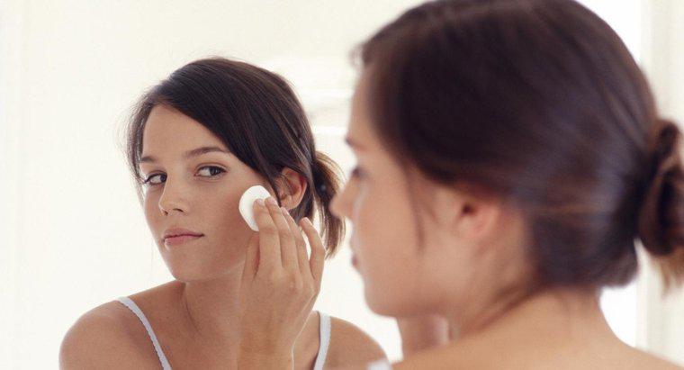 ¿Cuál es el mejor tipo de limpiador facial para el acné?