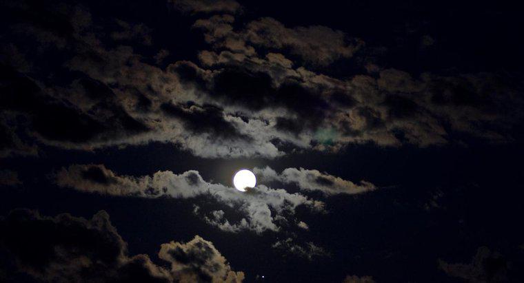 ¿Cuál es la diferencia entre una luna nueva vs. ¿una luna llena?