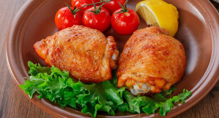 ¿Cómo se hacen los muslos de pollo al horno fáciles?