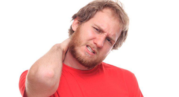 ¿Cuáles son los principales síntomas de un disco abultado en el cuello?