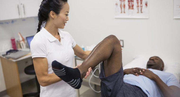 ¿Qué causa el dolor punzante agudo en la pierna derecha superior?