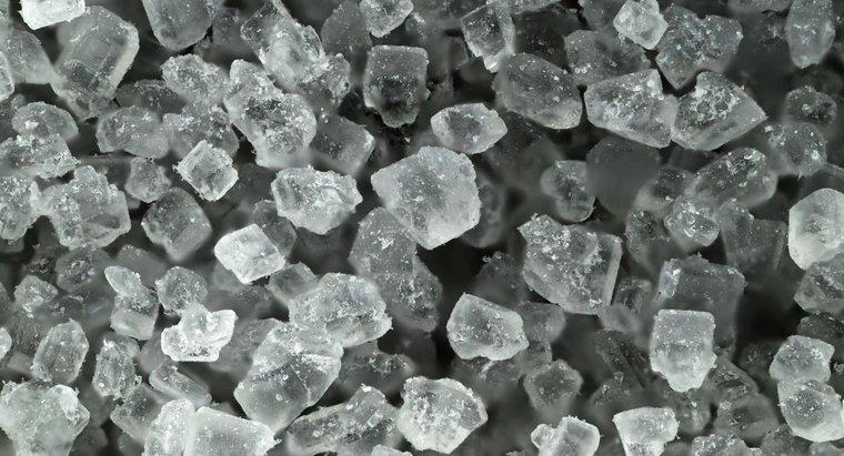 ¿Cuál es la diferencia entre la sal y los cristales de azúcar?