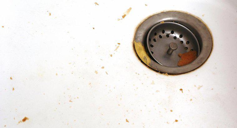 ¿Cómo se limpian los desagües malolientes del fregadero?