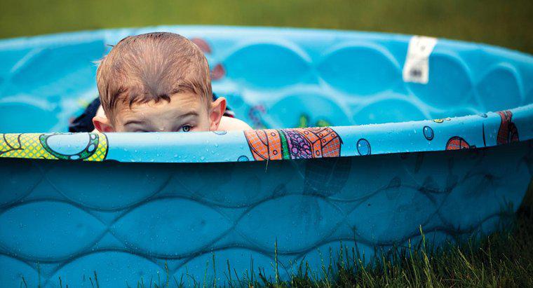 ¿Cómo mantener limpia el agua en una piscina para niños?