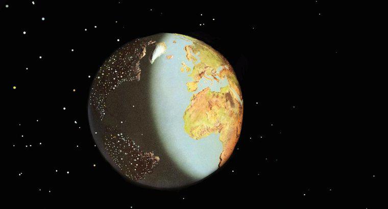¿Cuál es el movimiento de la tierra que causa el día y la noche?
