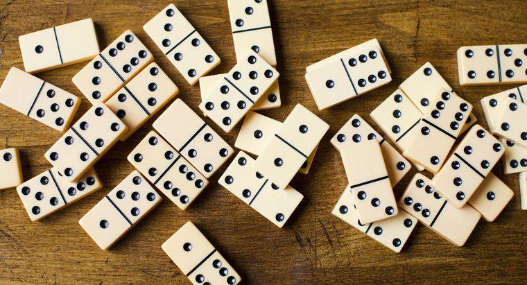 ¿Cuántas fichas de dominó hay en un set estándar?