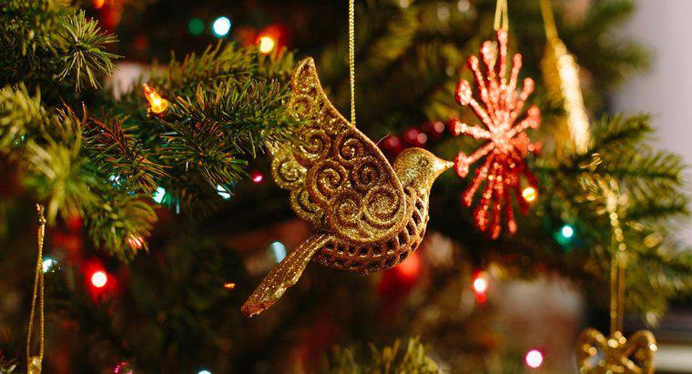 ¿Cuál es el adorno de árbol de Navidad más popular?