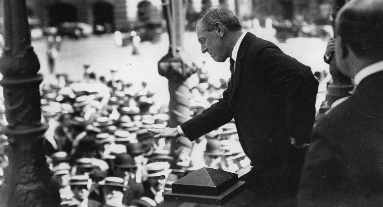 ¿Cómo se incorporó el Punto 14 de Woodrow Wilson en el Tratado de Versalles?