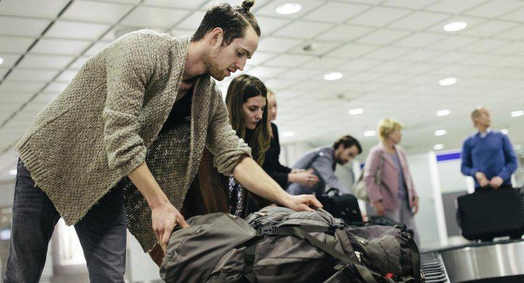 ¿Cómo paga las tarifas de equipaje para Delta Airlines en el check-in?