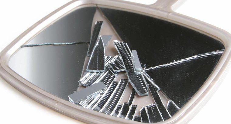 ¿Por qué romper un espejo causa 7 años de mala suerte?