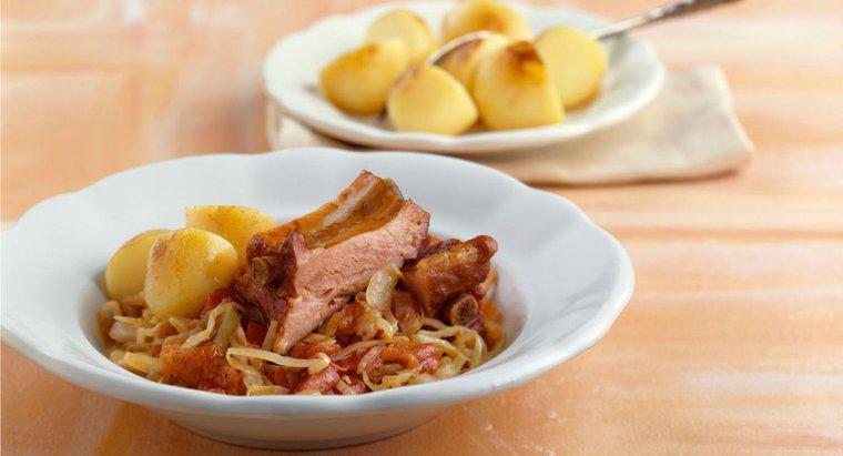 ¿Qué es una receta fácil de carne de cerdo y chucrut?