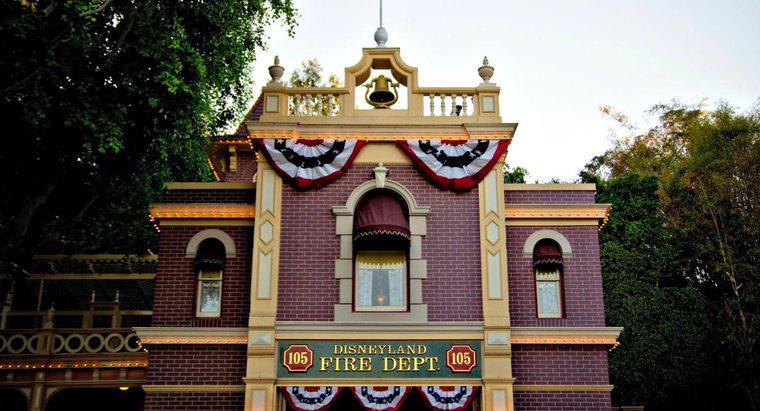 ¿Dónde estaba Walt Disney's Secret Apartment en Disneyland?