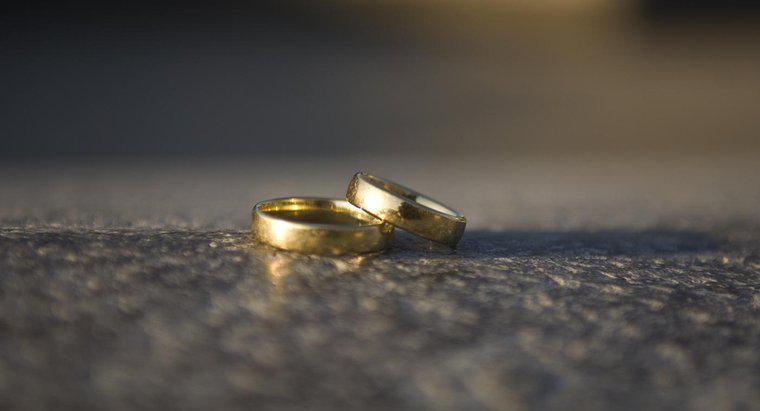 ¿Por qué usamos anillos de boda en nuestra mano izquierda?