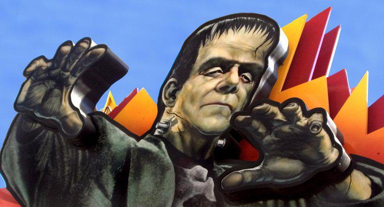 ¿Cuáles son algunos ejemplos de previsión en Frankenstein?
