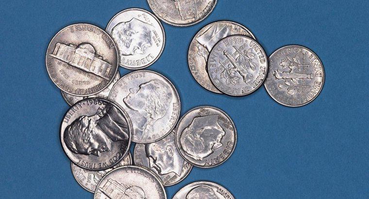 ¿Cuántos níqueles equivalen a una moneda de diez centavos?