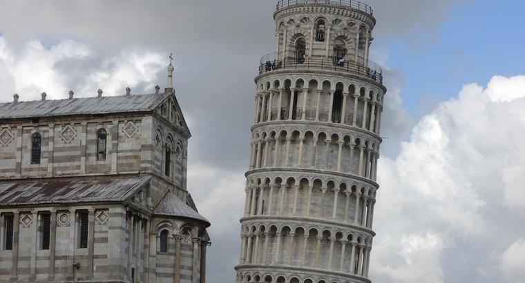 ¿De qué material está hecha la torre inclinada de Pisa?