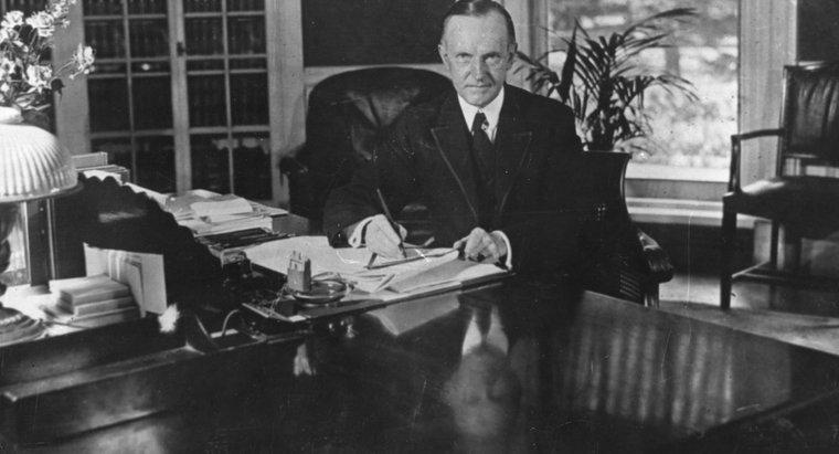 ¿Cómo restauró el presidente Coolidge la confianza pública?