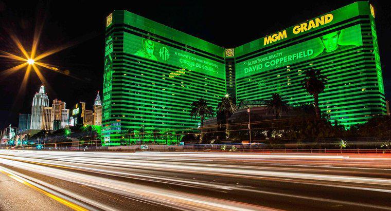 ¿Cuánto cuesta la factura eléctrica mensual del MGM Grand en Las Vegas?
