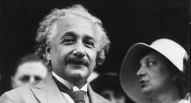 ¿Qué tipo de trabajo hizo Albert Einstein?