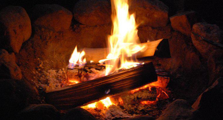 ¿A qué temperatura empieza a quemarse la madera?