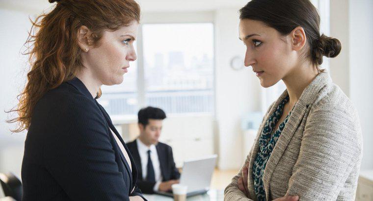 ¿Cuáles son los diferentes tipos de conflicto en el lugar de trabajo?