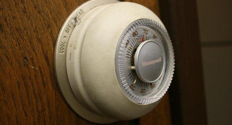¿Qué ajuste debe usar un termostato doméstico en el verano?