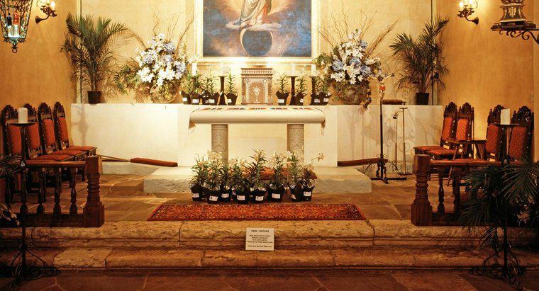 ¿Para qué se usa un altar en una iglesia?