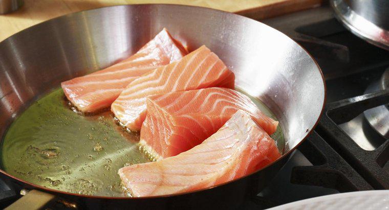 ¿Cómo se cocina el salmón en la estufa?