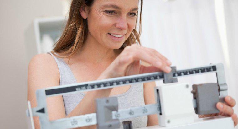 ¿Cómo se puede calcular el peso saludable para su altura y edad?