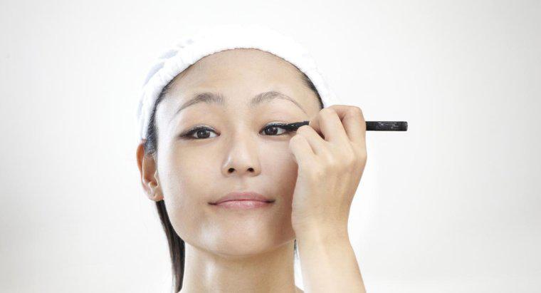 ¿Cuál es la mejor manera de aplicar Eyeliner?