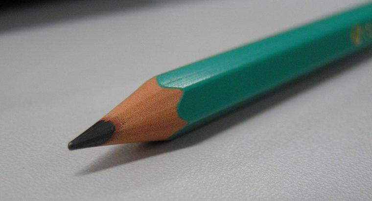 ¿Por qué un lápiz se ve doblado en el agua?